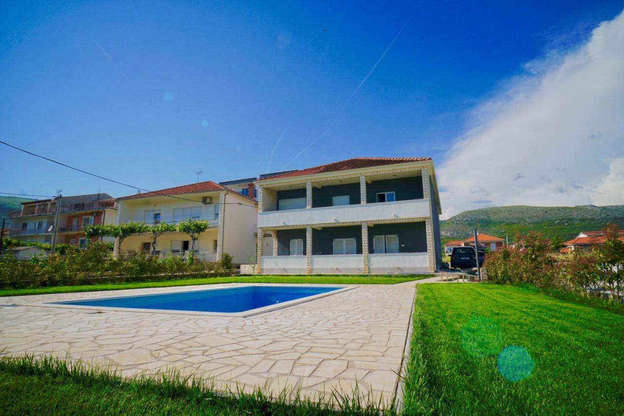 Apartments Teo Trogir Bagian luar foto