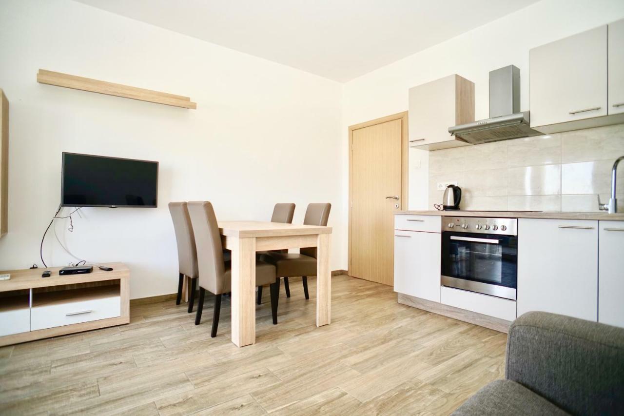 Apartments Teo Trogir Bagian luar foto