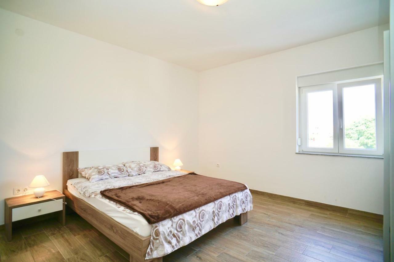 Apartments Teo Trogir Bagian luar foto