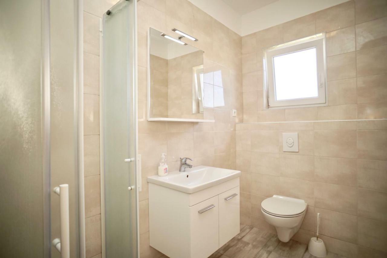 Apartments Teo Trogir Bagian luar foto