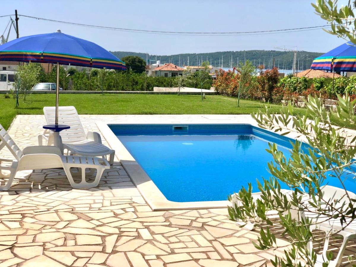 Apartments Teo Trogir Bagian luar foto
